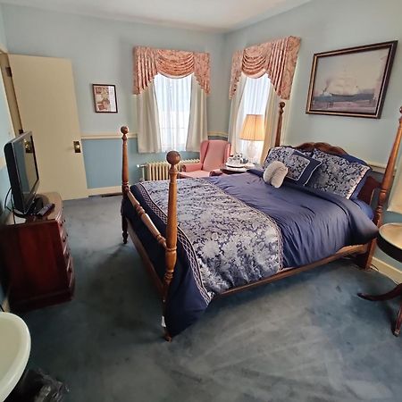 Montague Inn Bed & Breakfast Saginaw Exterior photo