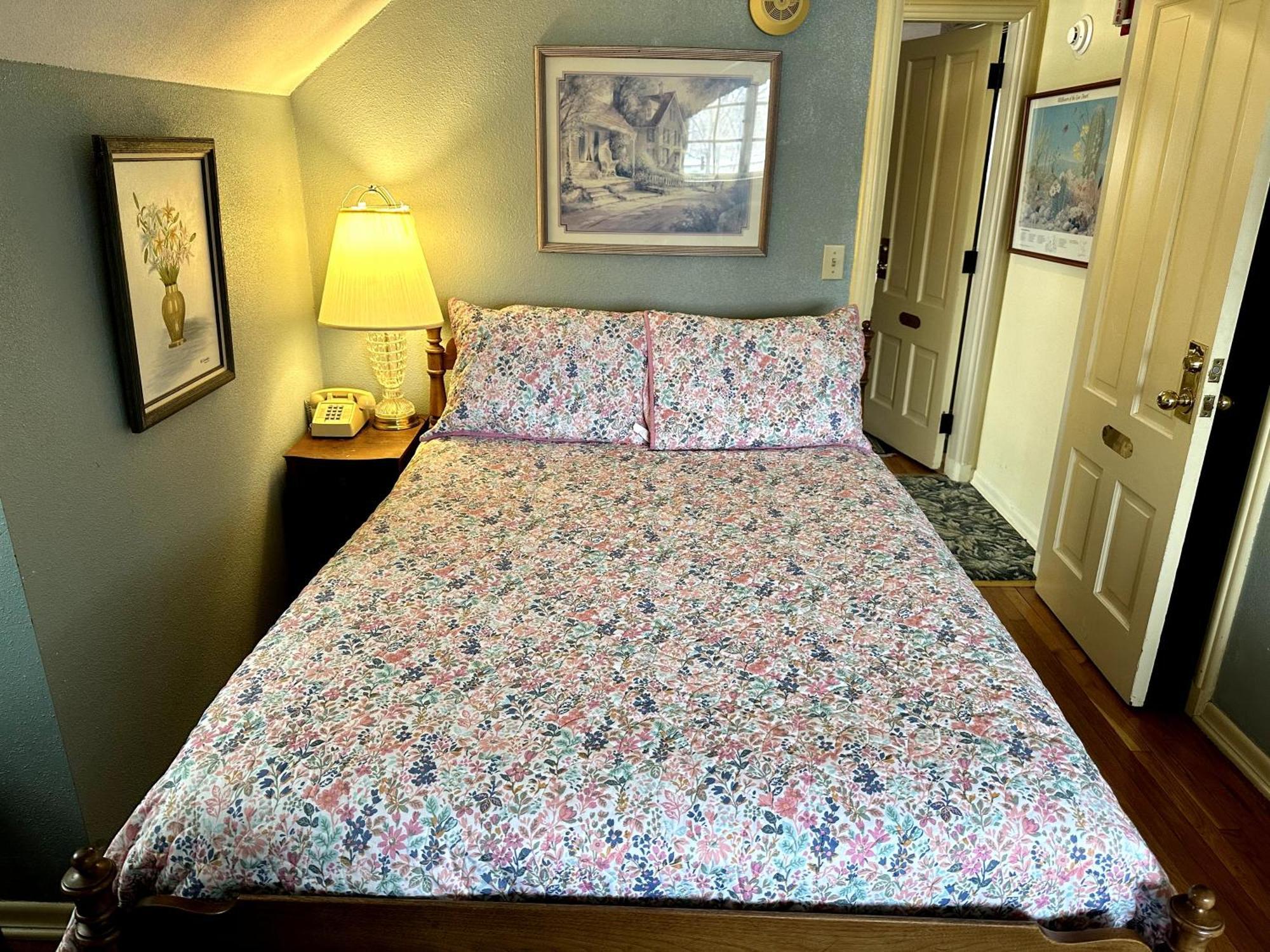 Montague Inn Bed & Breakfast Saginaw Exterior photo