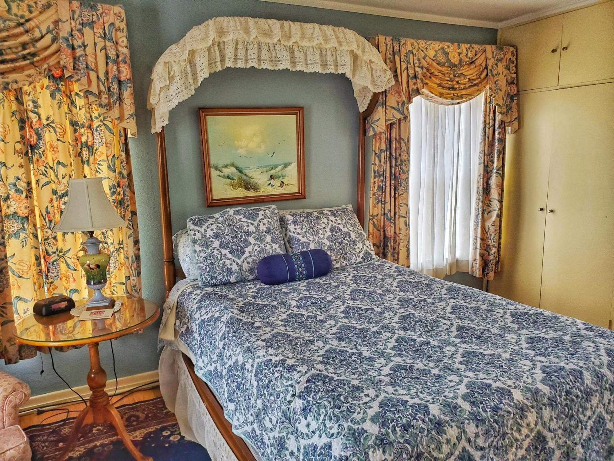 Montague Inn Bed & Breakfast Saginaw Exterior photo